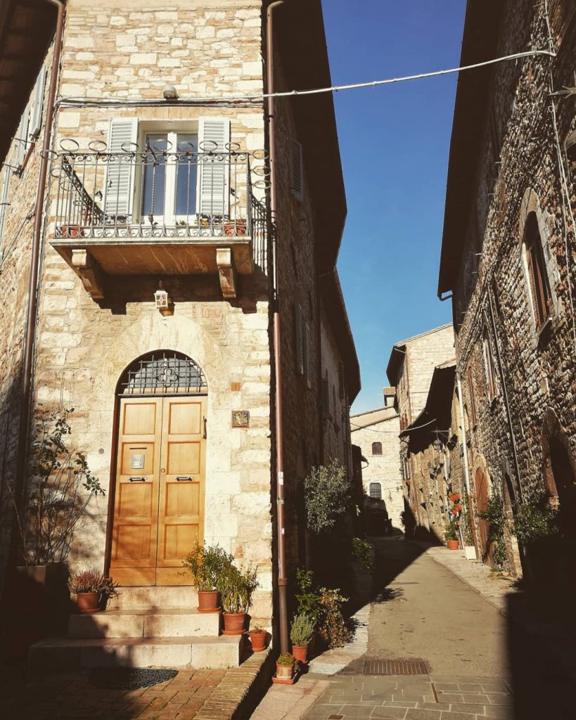 Assisi #perfect #perfectday #assisi #sunday #sundaytrip #picoftheday #borghiditalia #eborghicom #nofilter #love_photography #sunnyday #italy #mytakeit&hellip;