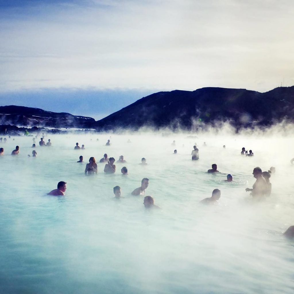 The perfect time to visit Iceland! . . #travel #traveltheworld #sharetravelpics #worldexplorer #travelbug #travelholic&hellip;