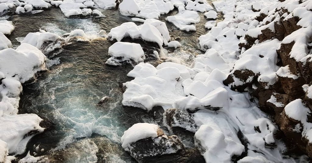 So cold so beautifull #iceland???????? #iceland #goldencircle #water #ice #travelphotography #traveling #travelgram #travel #trip&hellip;