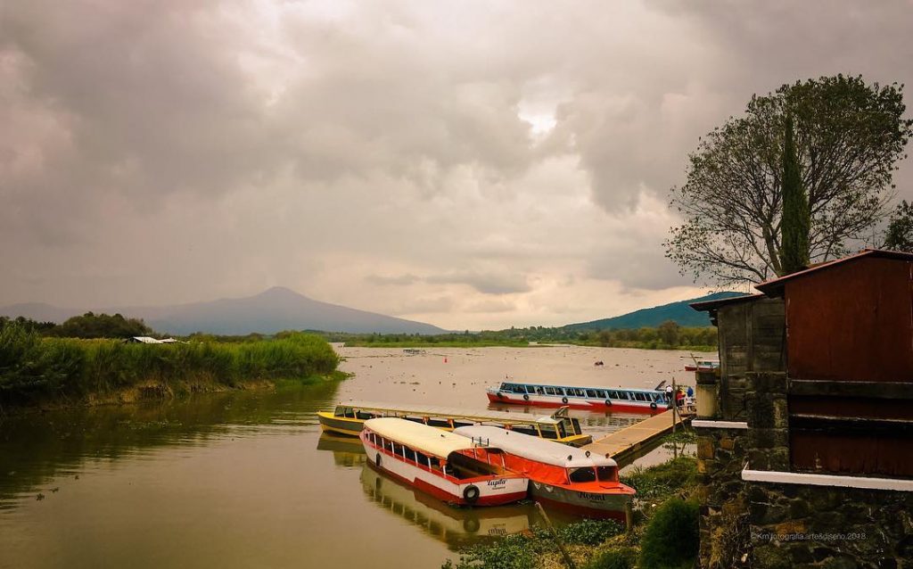 Pátzcuaro, Michoacán, México #lake #patzcuaro #landscape #mextagram #coloresdemexico #mexicoesmagia #capturamexico #igersmichoacan #lake #pueblosmagicos #caminandomexico&hellip;