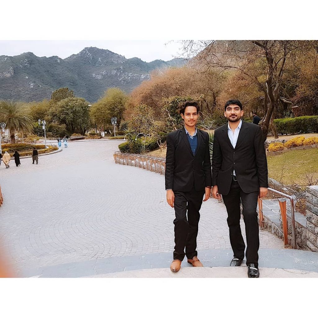 Man In Black!!!! #naturephoto #main_vision #landscape_captures #awesome_earthpix #natureaddict #rsa_rural #awesomeearth #instanaturelover #earth_deluxe #modellife #moodyports&hellip;