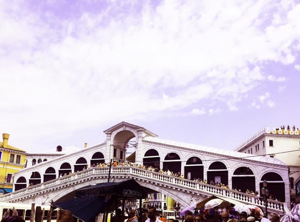 Ponte di Rialto #venice #italy #italie #pontedirialto #pont #venise #voyage #travel #travelphotography #travelblogger #instatravel&hellip;