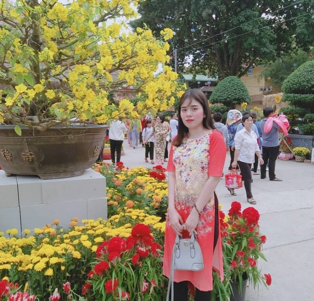 #aodai #flowers #travelwriter #travel #instatravel #travelgram #tourism #instago #passportready #travelblogger #wanderlust #ilovetravel #writetotravel #instatravelling&hellip;