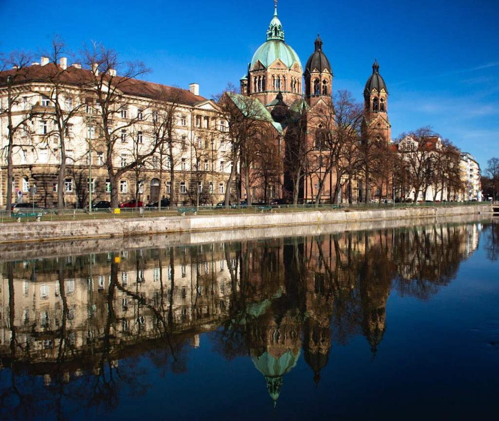 Munich at the Isar. . . . . . #munich #munichblogger #munichlove #münchen #münchenliebe&hellip;