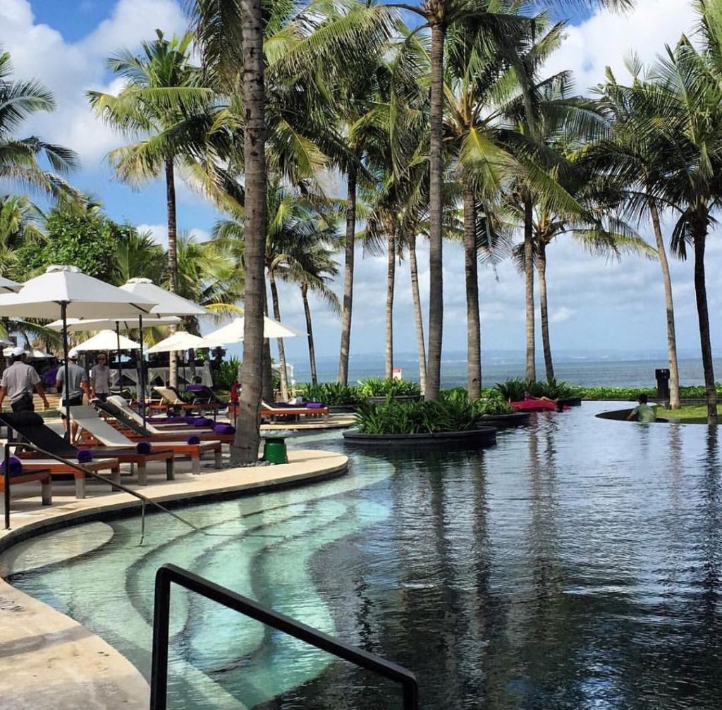 ⬆️Travel is the only thing you buy that makes you richer -——————————————— ••••••••••••• ‍️Discover&hellip;