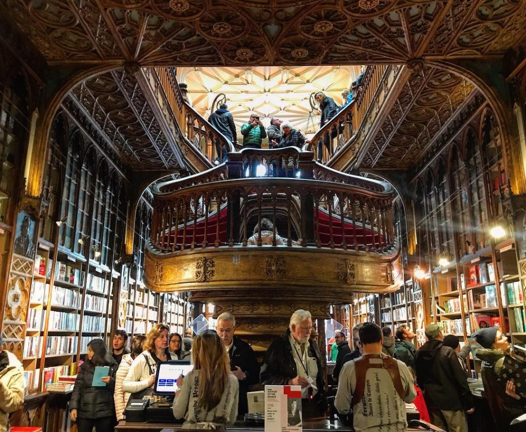 #porto #portugal #葡萄牙 #timeoutporto #travel #backpackers #adventuretime #背包客 #igersportugal #igerportugal #iamtb #travelrepost #bnesimppl #portugaltravel&hellip;