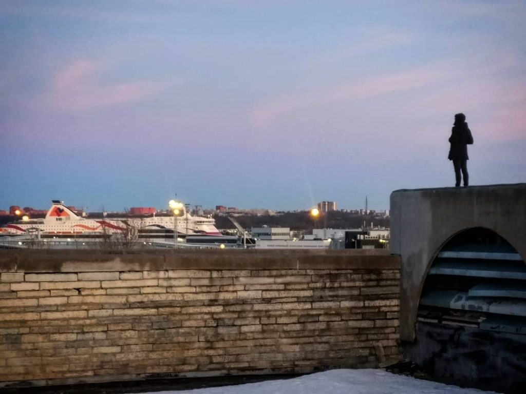 Walking into the sunsets in Tallinn. . . . . #fomoist #TOTastemaker #fomo #totastemakerontour&hellip;