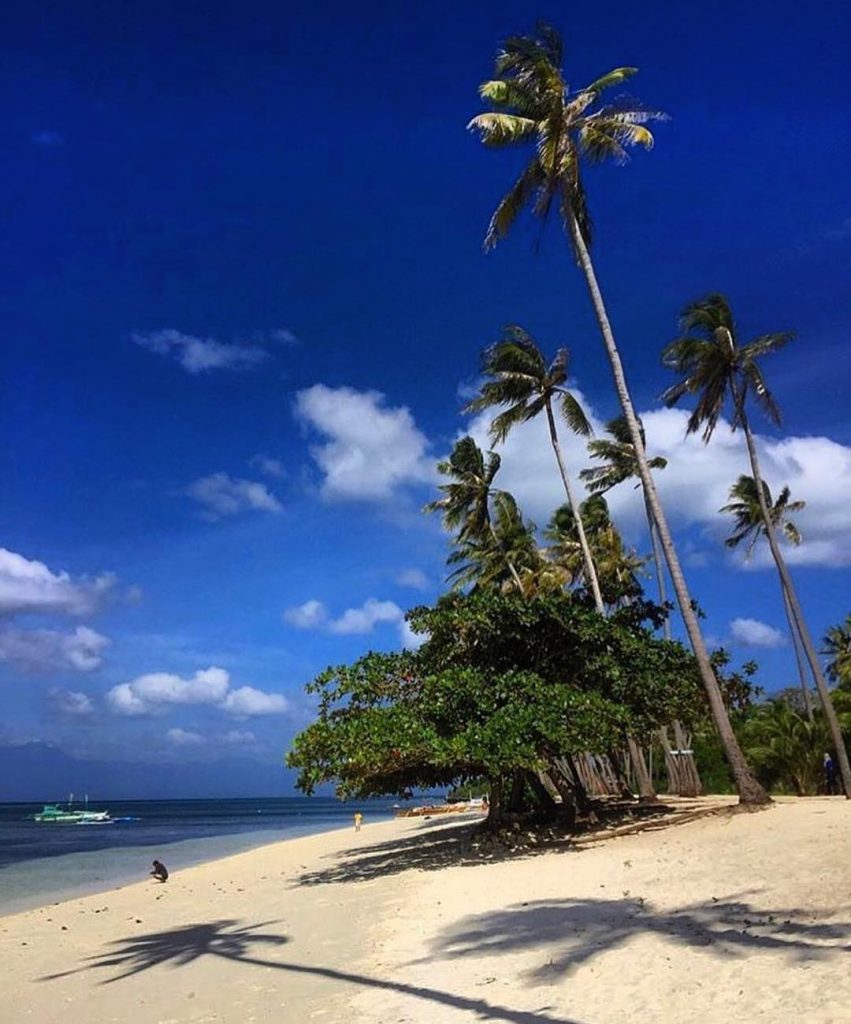 Sky above, sand below, peace within. World peace ⭕️⭕️⭕️⭕️⭕️⭕️ #coron #philippines Sky above, sand&hellip;