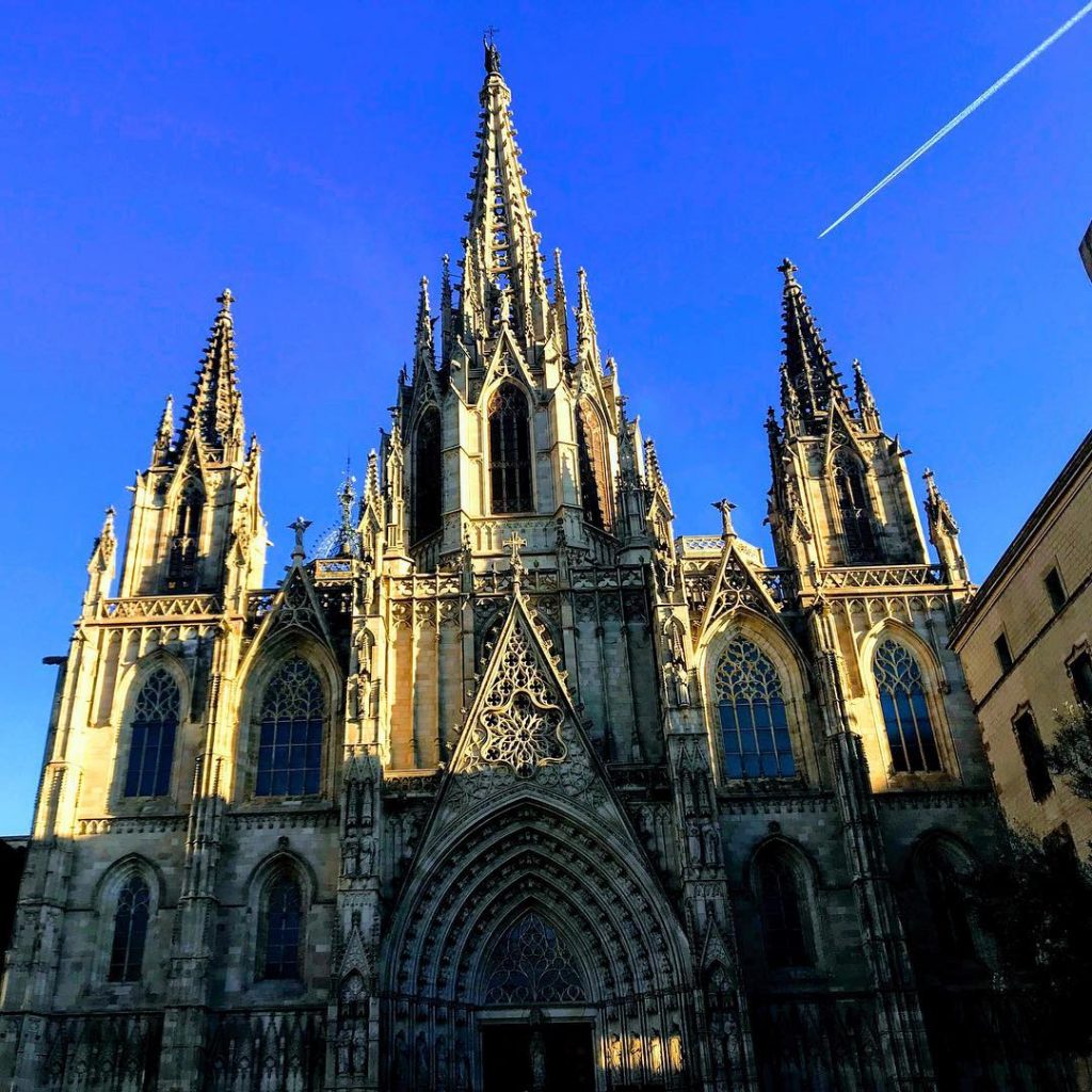 Gaudi’nin bir çok eserinden daha çok beğendim. Harika bir meydanda görsel şölen ve meydan&hellip;