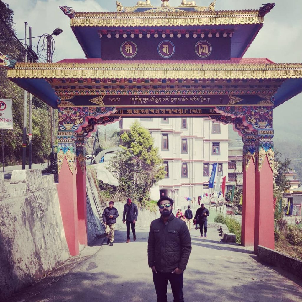 #travellingthroughtheworld #travelgangtok #travellingislife #travelersnotebook #travelbook #travelblogger #travelblogger #travelingram #travelholic #travelphotography #gunjammonestary #budhisttemple #budhism #travelerfromindia&hellip;