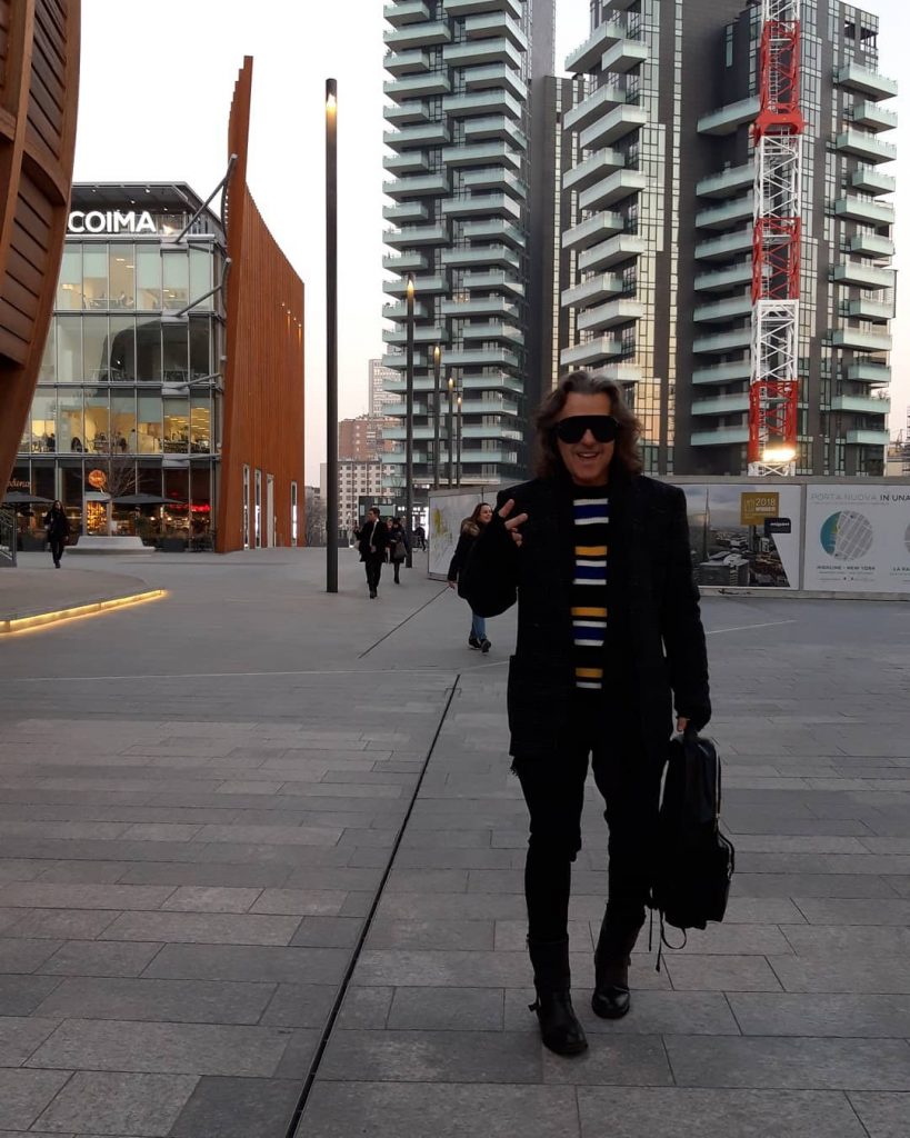 Stripes #milanofashionweek #mfw2019 #milanomoda #modamilano #milanocityufficiale #longhairman #tattooedpeople #modeling #fashiondesigner #madeinitaly #manzonicollezioni #bnesimppl #riseandshine&hellip;