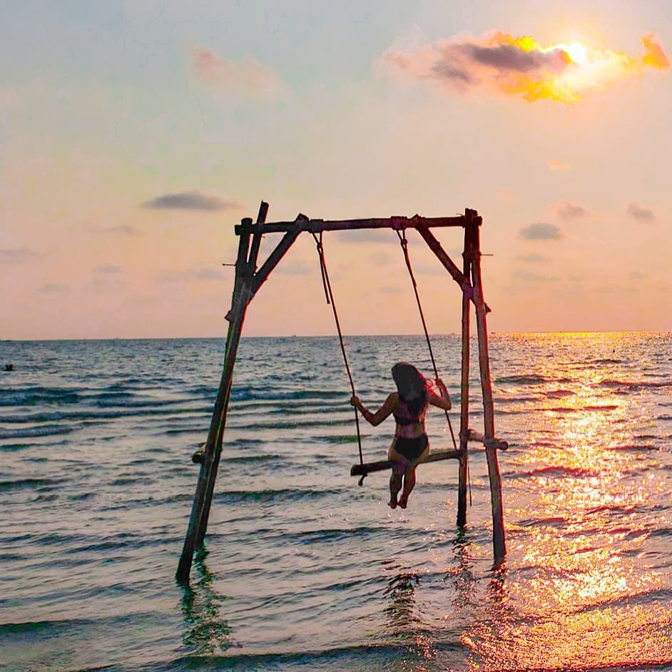 Swinging at sunset . . . #travel #travelgram #traveller #travelphotography #travelbug #traveling #travelersnotebook #explore&hellip;