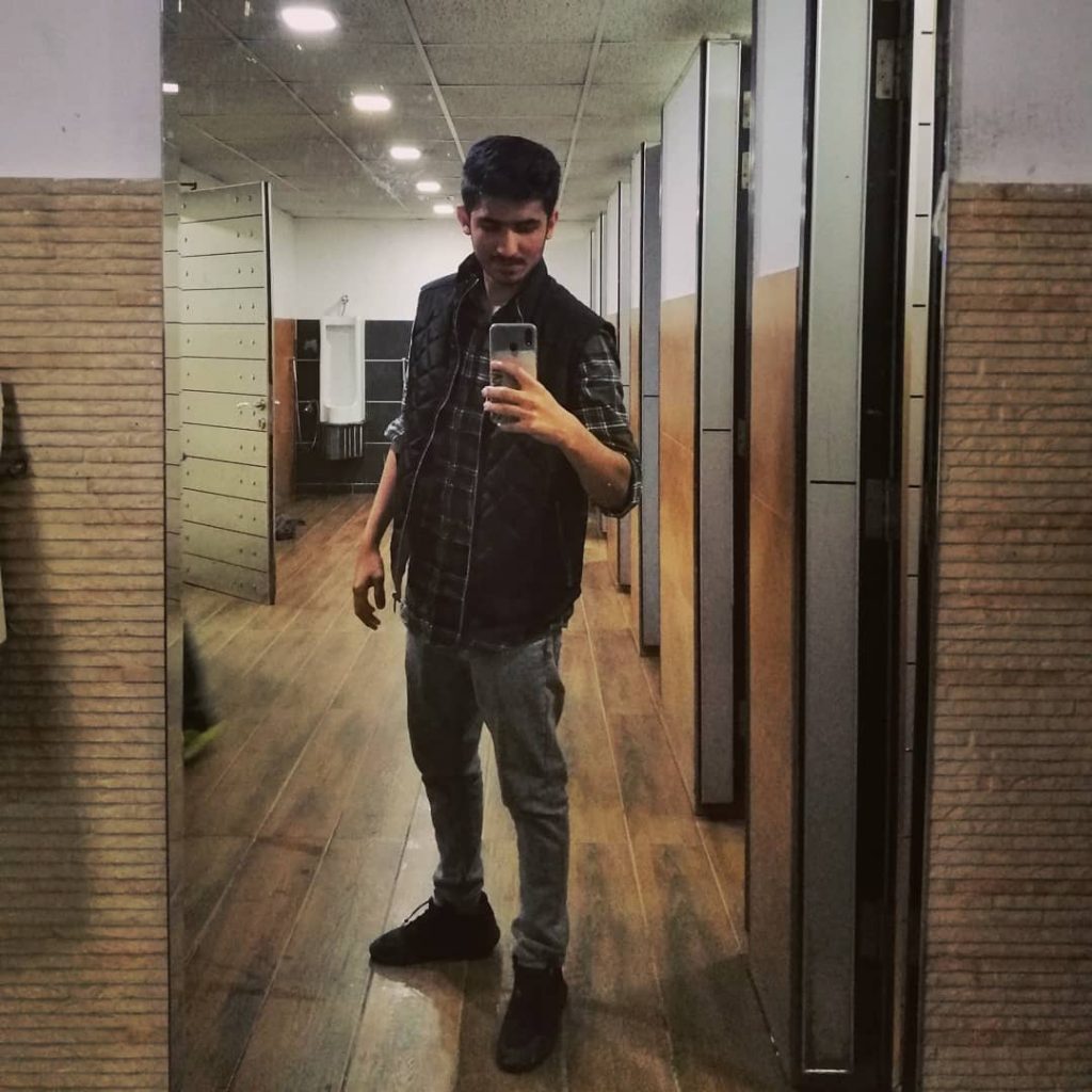 #salmanmirzavlog #travelblogger #winterfashion #shashkay #posing #positivevibes #pakistaniyoutuber #photography #photographer #mirzaproduction #BntaHaBoss #bnesimppl #shot