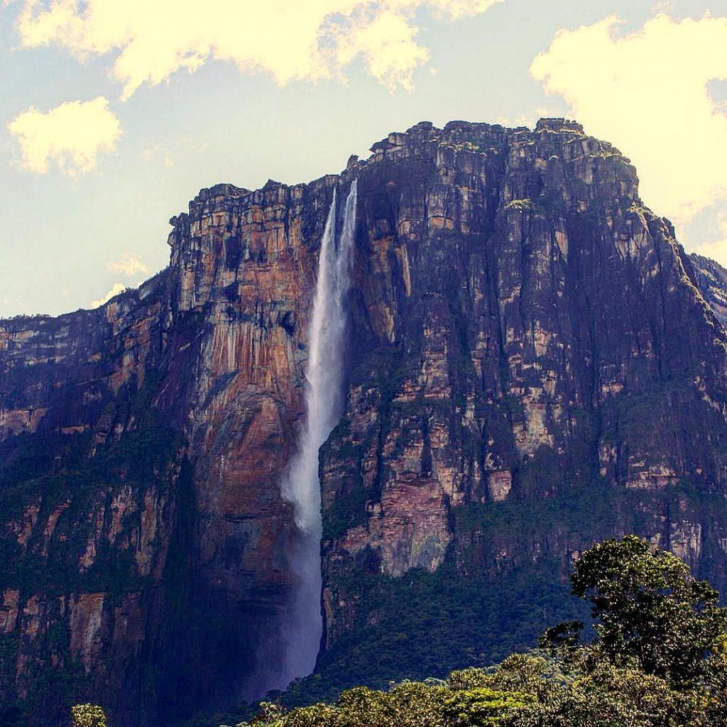 Tallest falls in the world, water falling from 1000m #venezuela #canaima #falls #southamerica #bnesimppl&hellip;