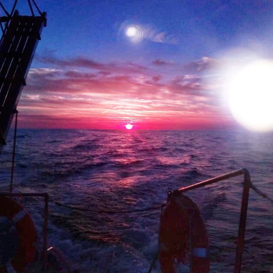 Sarei sceso dal mio piedistallo, dove finalmente c’era posto solo per me. Per farmi&hellip;