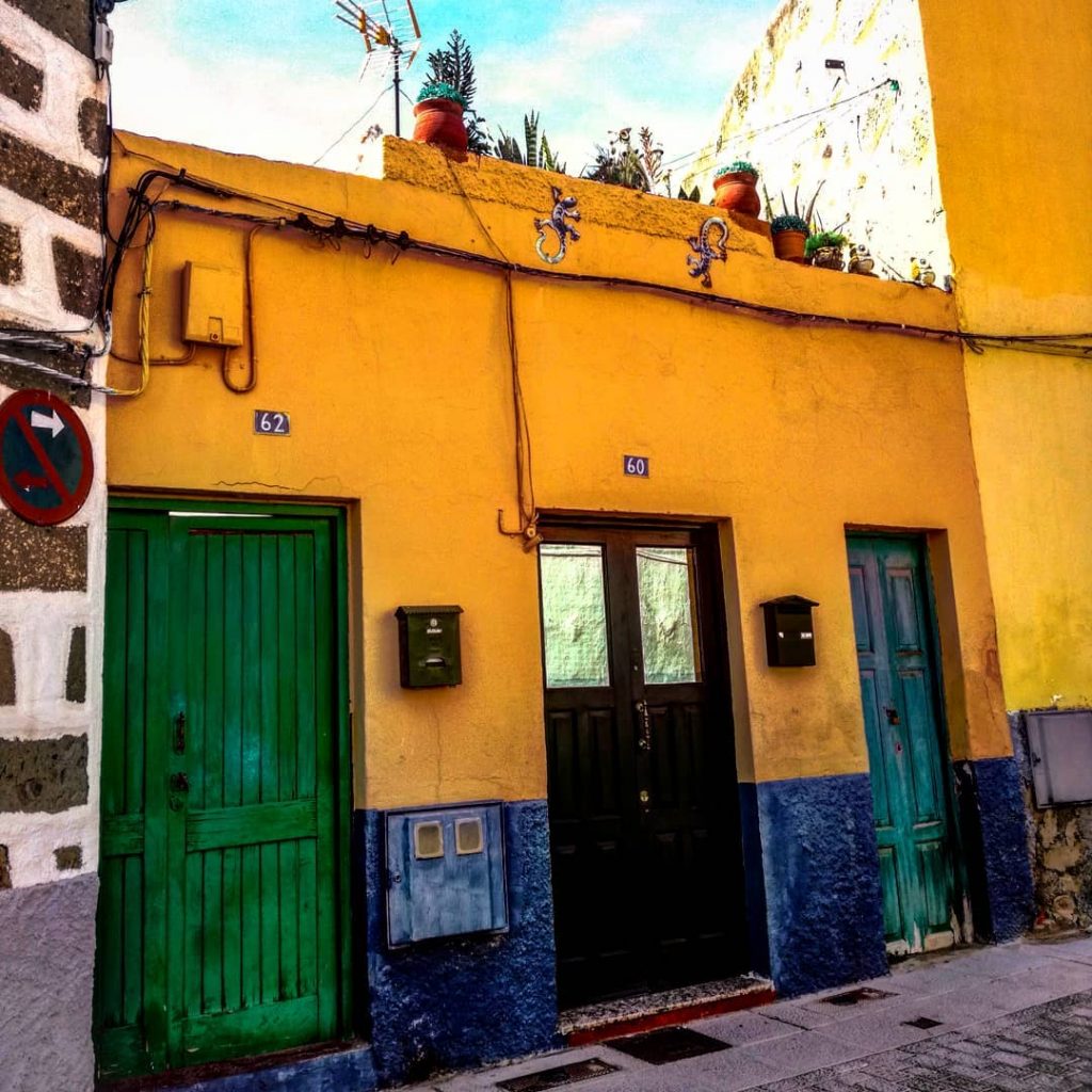 Calles de Gran Canaria #canarias_oficial #canarias_esmas #estaes_espania #estaes_canarias #grancanariainsolita #coloresdegrancanaria #professionaltravellers #shetravels #travelglobe #wanderer&hellip;