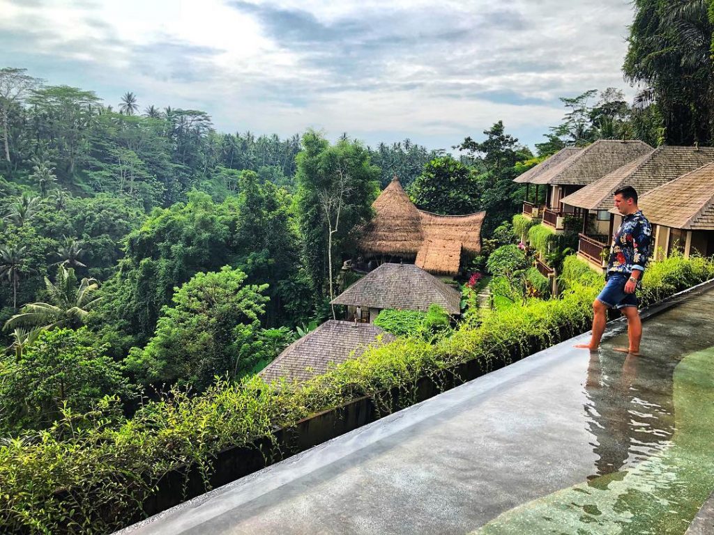 ⬆️Travel is the only thing you buy that makes you richer -——————————————— ••••••••••••• ‍️Discover&hellip;