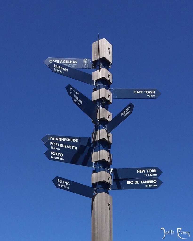 #hermanus #southafrica #indicator #directions #travel #travelblogger #travelphotography #voyage #voyageursdumonde #viajar #viagem #viaggi #bnesimppl