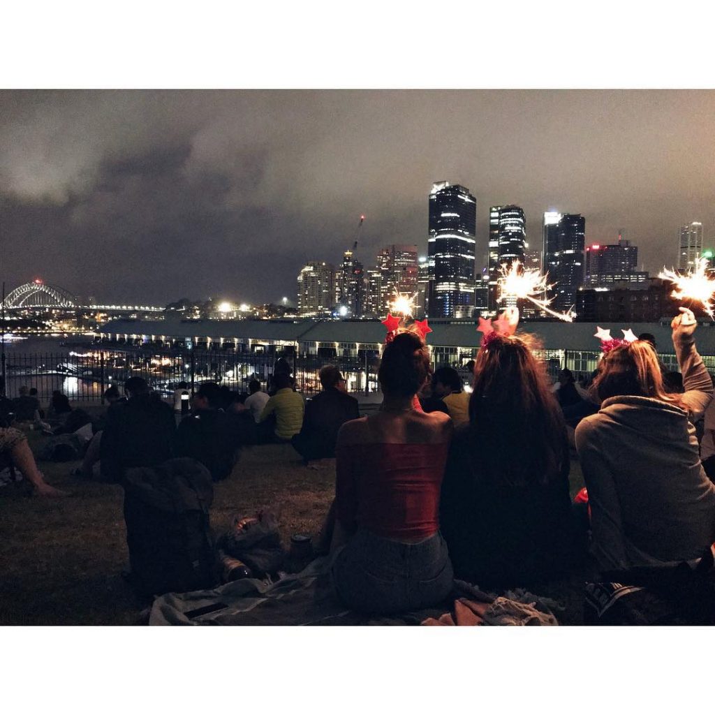 waiting for NYE with these cuties #newyearseve #waitingfor2018 #sydney #harbourbridge #australia #niceview #travel #travelgram…