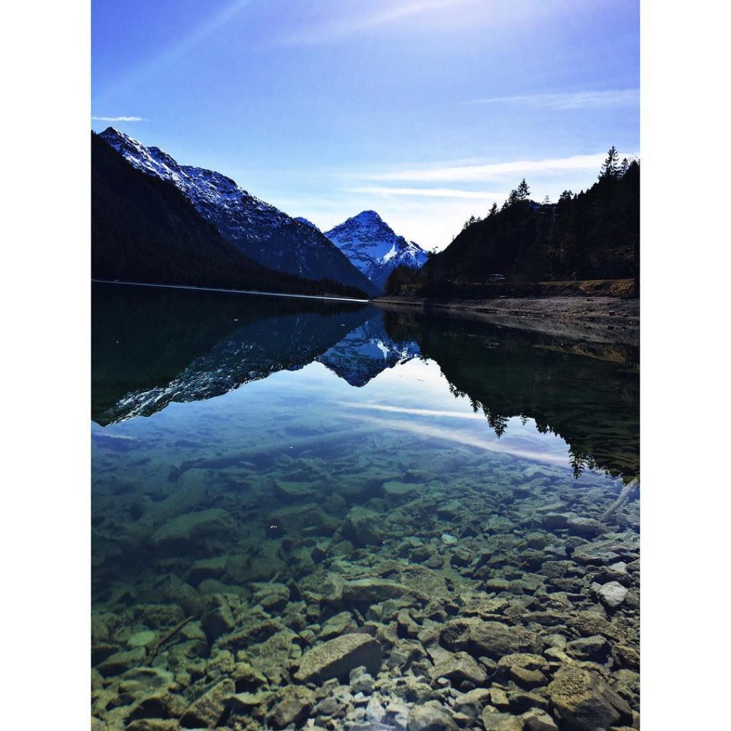 ️ #plansee #austria #tirol #aboutyesterday #sunnyday #loveit #travel #travelgram #travelgirl #wanderlust #spring #mountains #naturesapparel…
