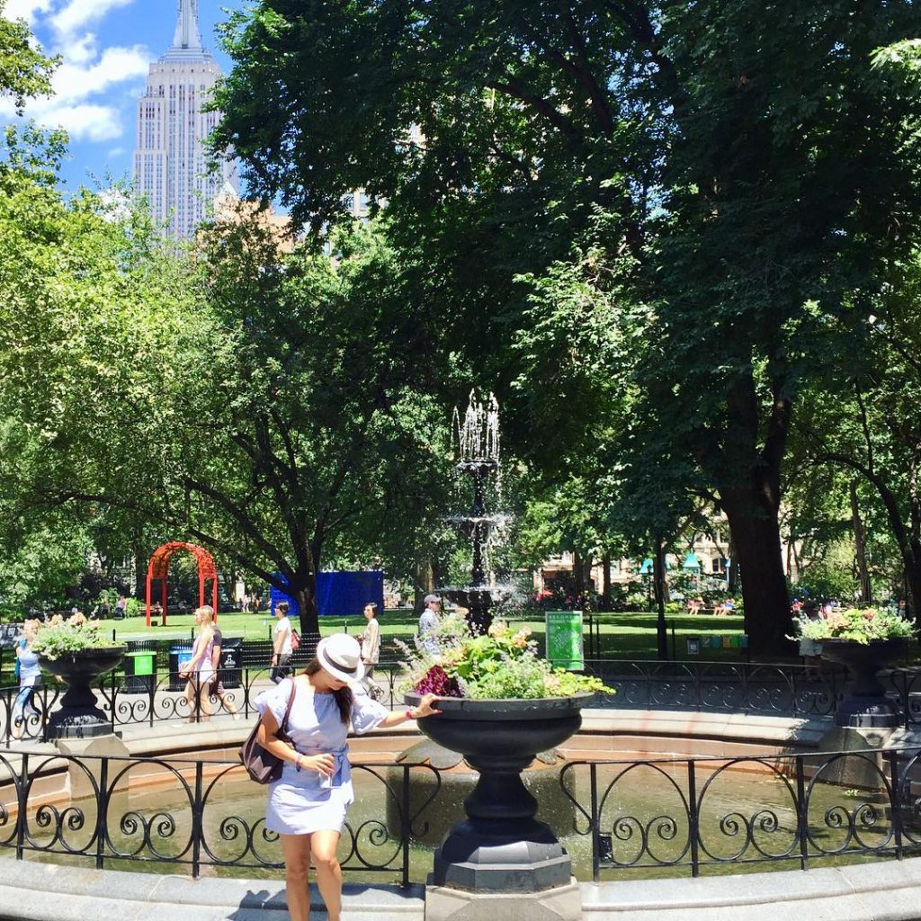 Paparazzi in New York #madisonsquare #empirestate #happyweekend #ootd #lookoftheday #longchamp #rayban #zara #bershka #stylish…