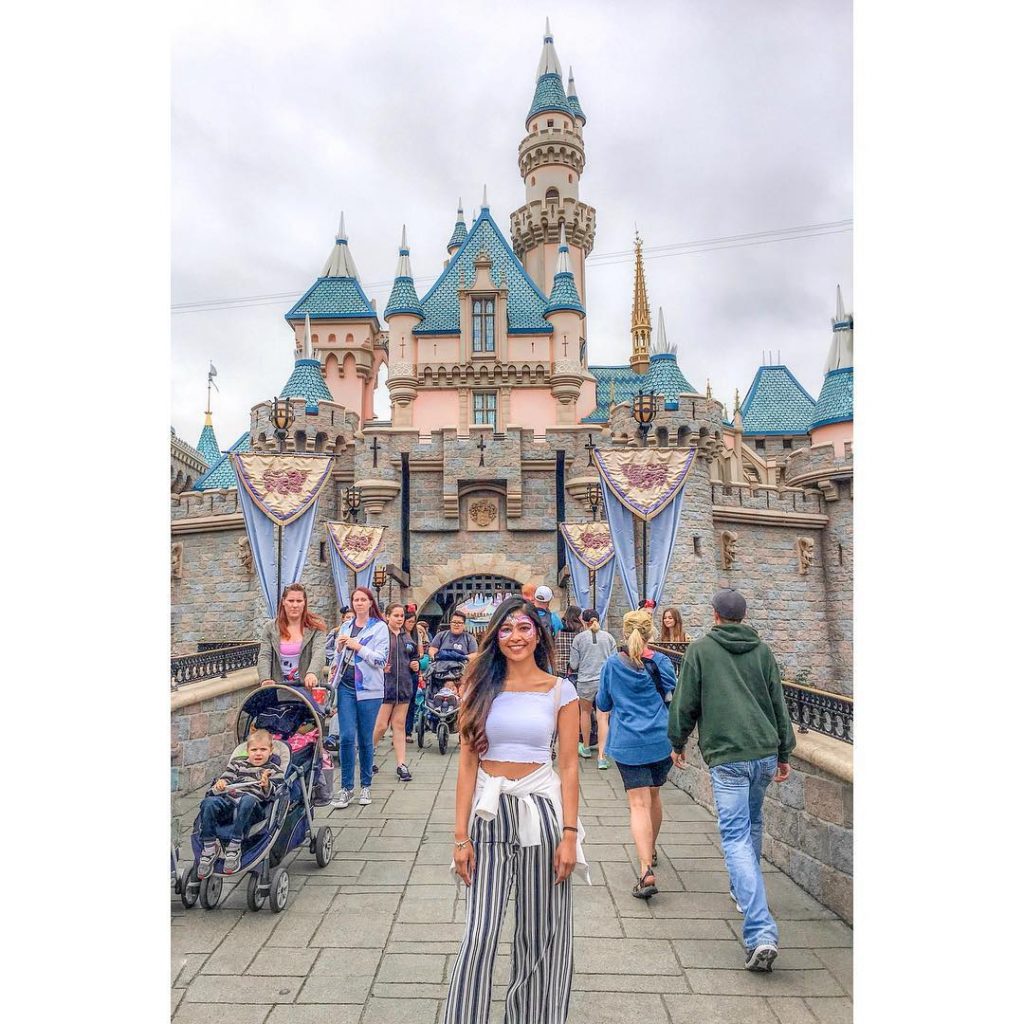 Disney Princesses, meet your Queen ! ????‍️ . . . . . #womenwhotravel #passportlife&hellip;