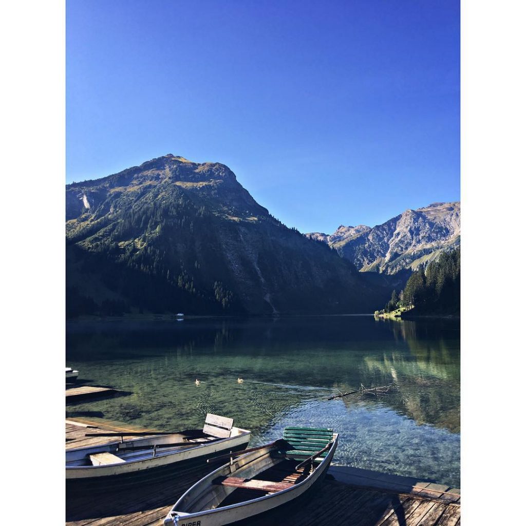 #autumn #sundayvibes #throwback #vilsalpsee #austria #mountains #loveit #lovelife #happyme #travel #travelinspo #travelblogger #travelphotography #wanderlust&hellip;