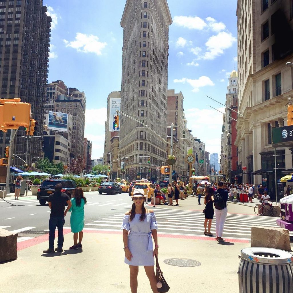 Live with no excuses and travel with no regrets #NYC #flatironbuilding #traveling #happythursday #tbt&hellip;