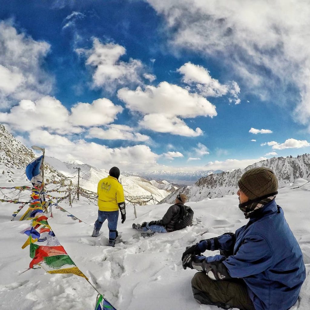 Wenn Schon Denn Schon! #khardungla #topoftheworld #snow #himalayas #ladakh #ladakhdiaries #travel #mountains #bluesky #cold…