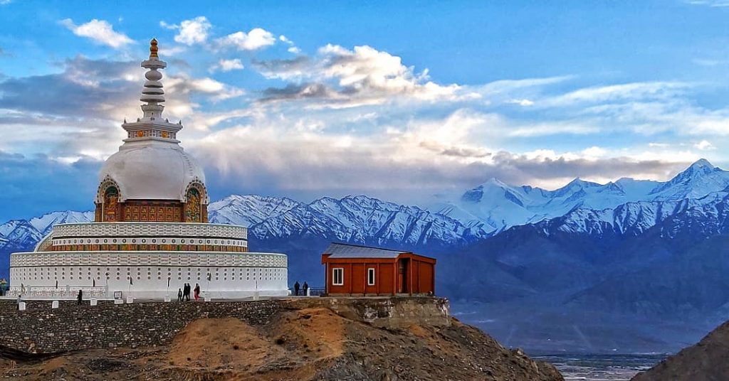 #places #bestplacestogo #stupa #mountains #monastery #leh #ladakh #ladakhdiaries #travelling #traveldiaries #oneplus6 #shotononeplus #mypixeldiary #lensculture…
