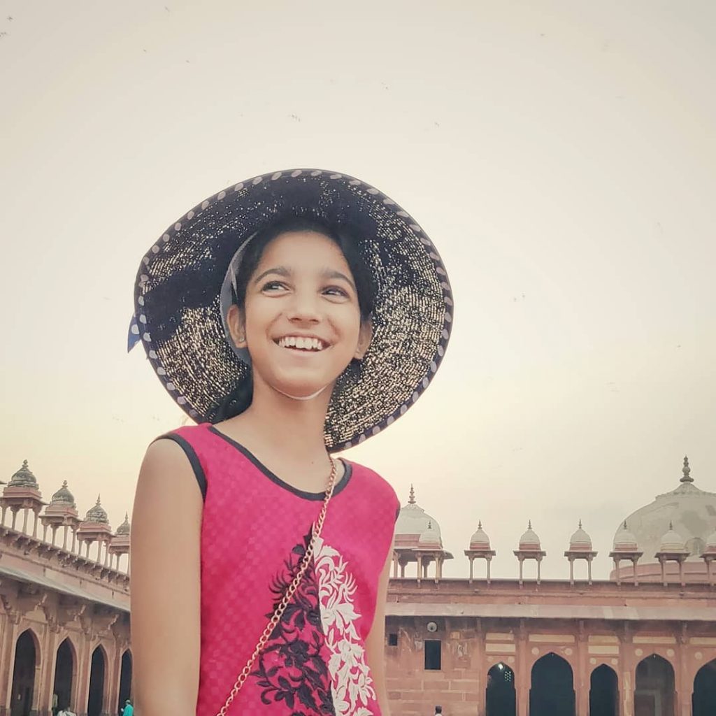 Treasures #smiles #happyness #happy #traveldiaries #travelling #fatehpursikri #agra #uptourism #cute #forts #evening #bnesimppl