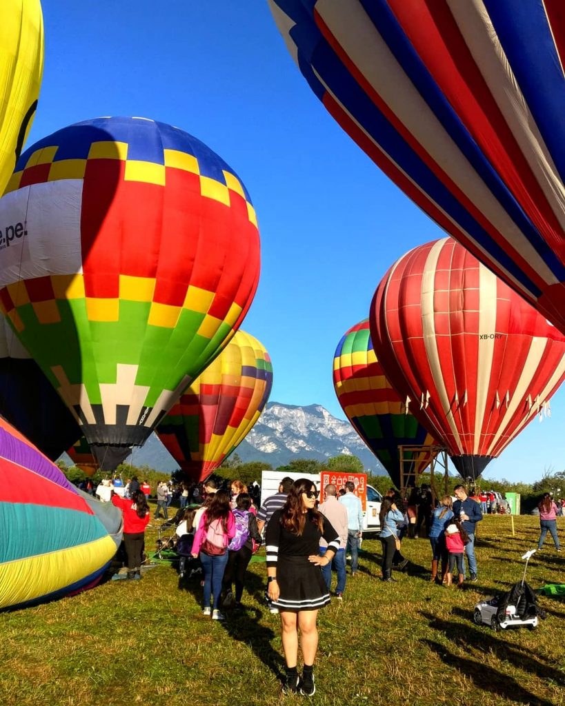 In a minute there are many balloons flying #travellife #beautifulday #bloger #travelblog #pose #fashionista…