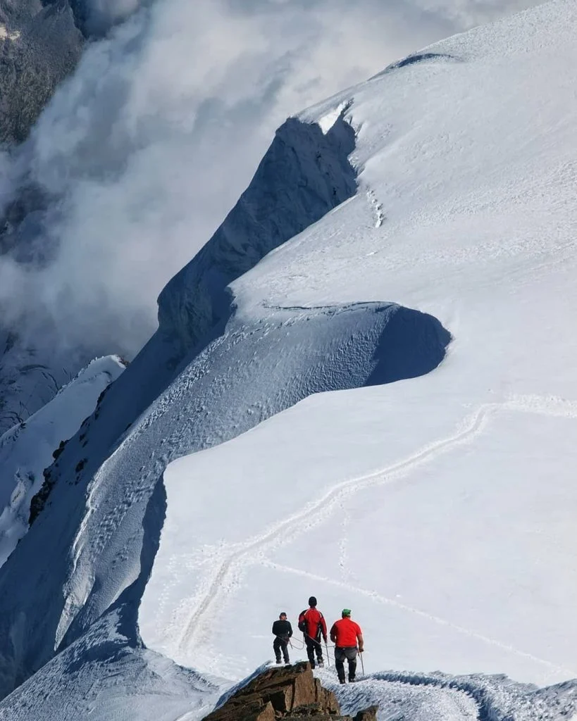 Descending from Zumsteinspitze – 09/2013 #italy #italia #feelthealps #homewherearethemountainsare #landscape #monterosa #wanderlust #neverstopexploring #lonelyplanet&hellip;