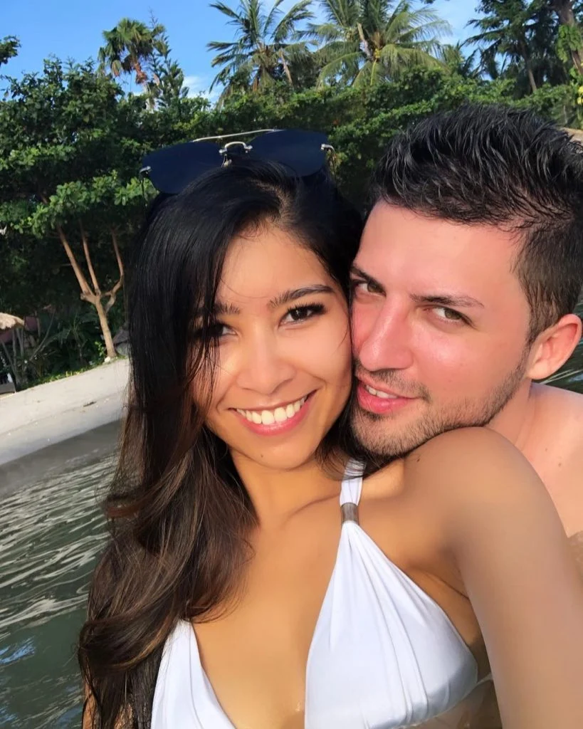 Tropical duplets ! . . . . . #beautiful #island #photography #couple #happy #amazing&hellip;