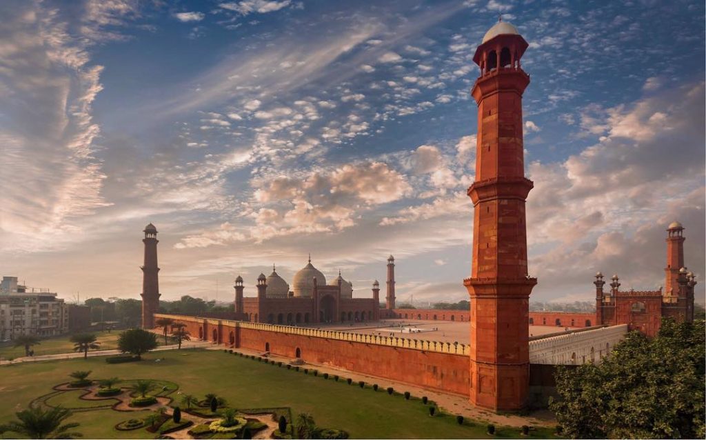 Misty eve after a cold drizzle . #pakistan #pakistan_pics #pakistani #pakistanzindabad #pakistan_amazing #flashh_pakistan #dawn_dot_com&hellip;