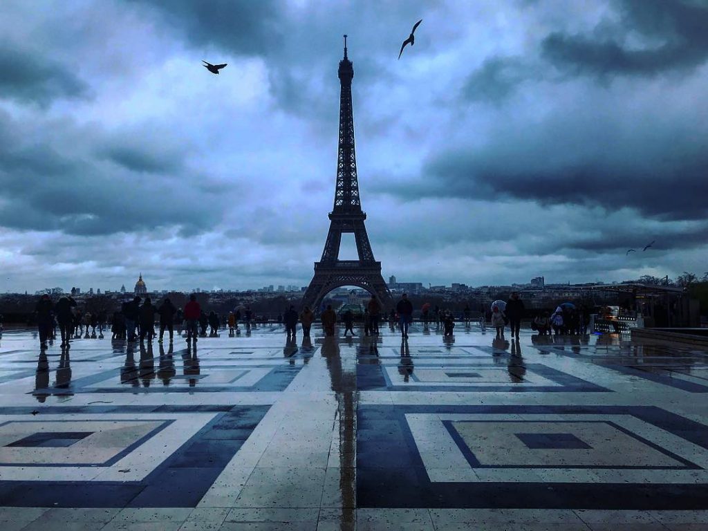 Birds flyin’ high . . . #instatravel #travelgram #instago #clouds #lights #birds #skies #passportready&hellip;