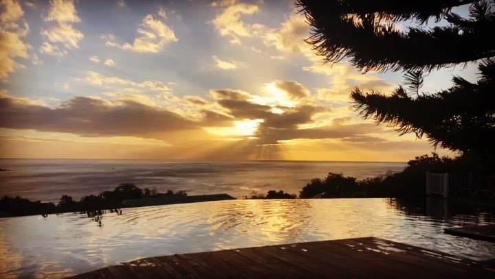 #sunset #sunsetlovers #sunsetlover #sunset_pics #guadeloupe #guadeloupeislands #fwi #promoguadeloupe #lesilesdeguadeloupe #travel #travelblogger #travelphotography #travelholic #travelling…