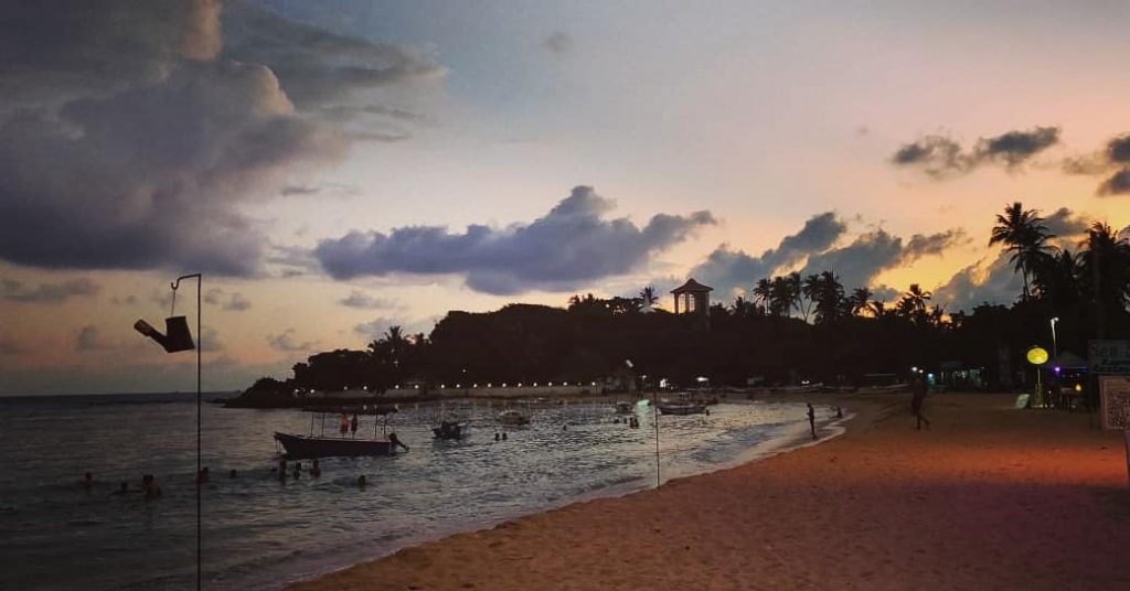 Just a regular evening in #LankaLand #dusk #sunset #srilanka #srilankaholiday #thetrippingfish #travel #travelgram #bnesimppl&hellip;