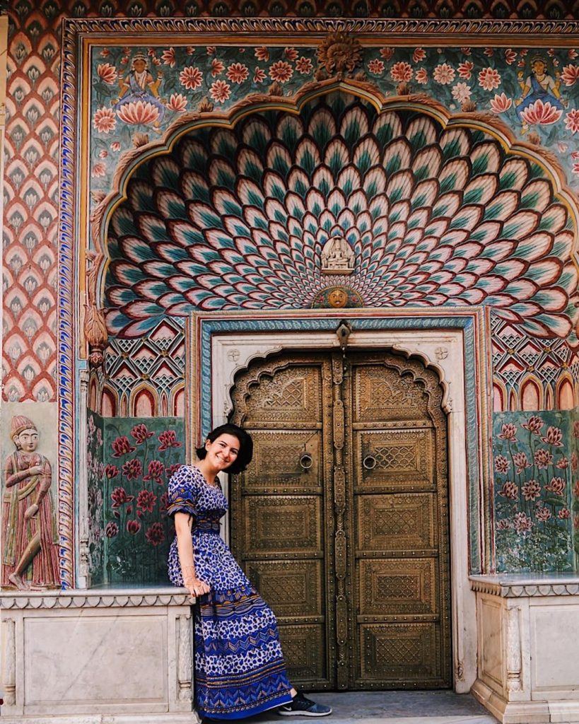 La parte más difícil de viajar sola es encontrar un alma piadosa que te&hellip;