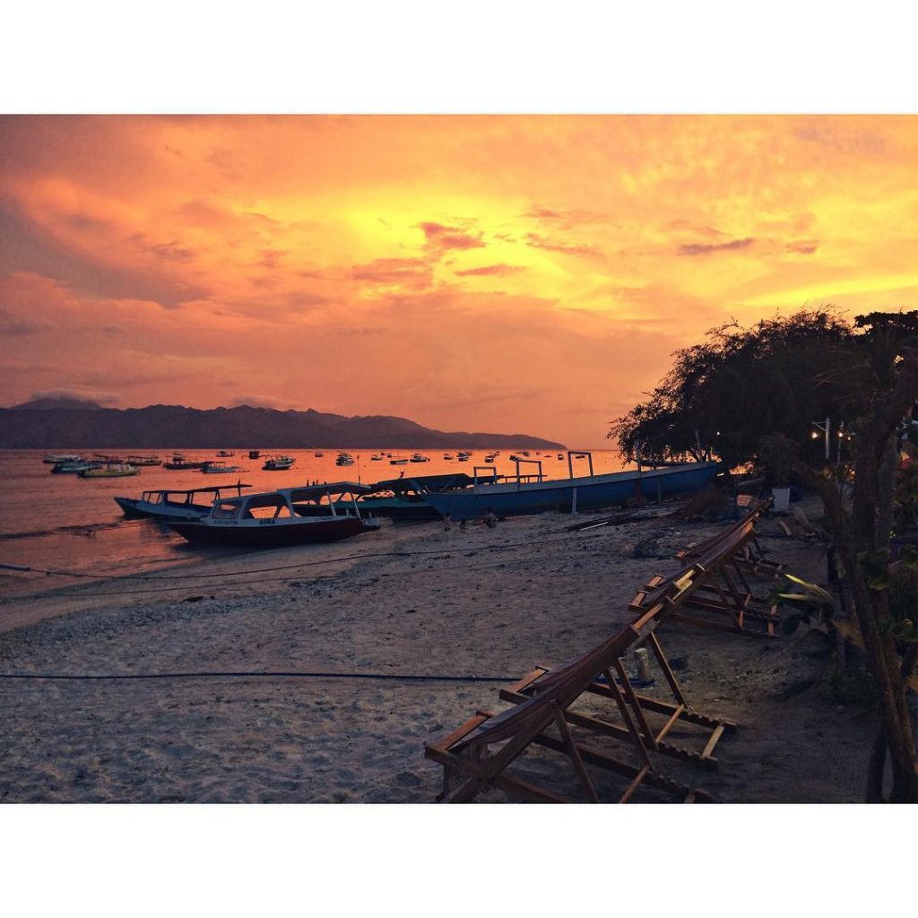 miss these bali vibes and sunsets #throwback #besttime #bali #lombok #lombokisland #explorebali #gilitrawangan #giliislands&hellip;