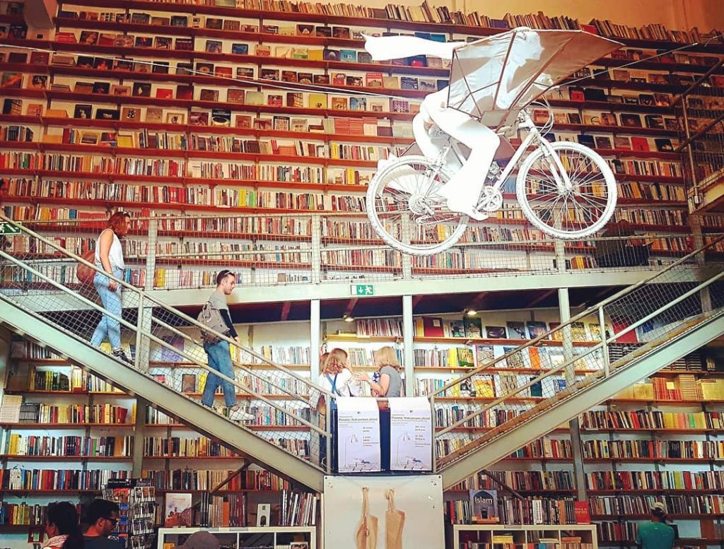 Bookstore in a very trendy place – Lx Factory (Lisboa, Portugal) Księgarnia w Lx&hellip;
