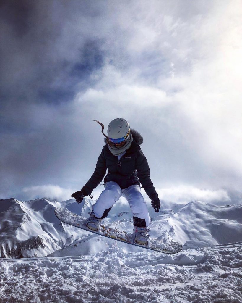 Snowboardozni is, pózolni is @bogie_zoli -tól tanultam . . . . . #snowboarding #alpes&hellip;