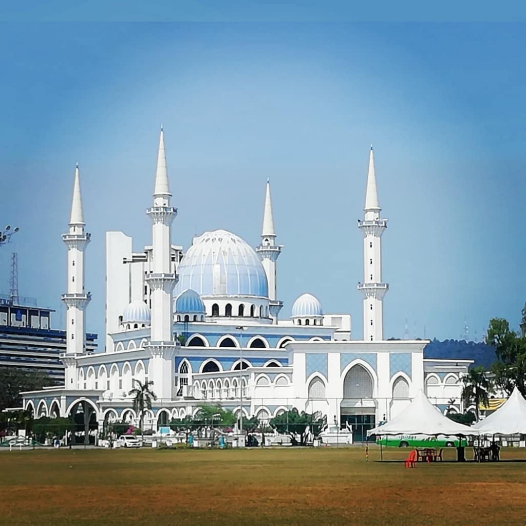 The mosque Masjid Sultan Ahmad Shah in Kuantan. Amazing building. #malaysia #asia #mosque #islam&hellip;