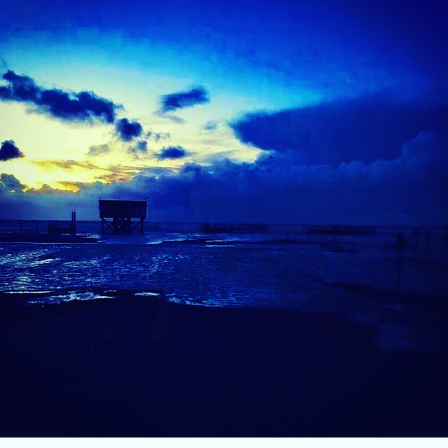 “rising tide” . #earthscope #northsea #storm #walk #walking #beachwalk #beach #hike #hiking #hikingadventures #travel…