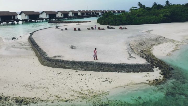 Maldives @hemarphotography #maldives #maldivesresorts #paradise #theresidencemaldives #maldivesislands #travelcouple #unlimitedmaldives #dance #travelholic #couplesgoals #honeymoon #maldivian&hellip;