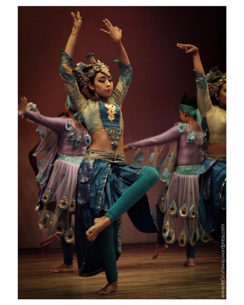 Majestic and elegant – the Kandyan peacock dance ________________________________________ #kandy #kandydance #peacockdance #peacock #srilankandance&hellip;