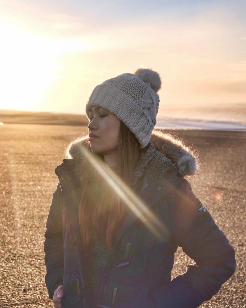 Cosy winter sunrise ️ @gatoska64 . . . . #iceland #blacksandbeach #winter #wintersun #sunrise&hellip;