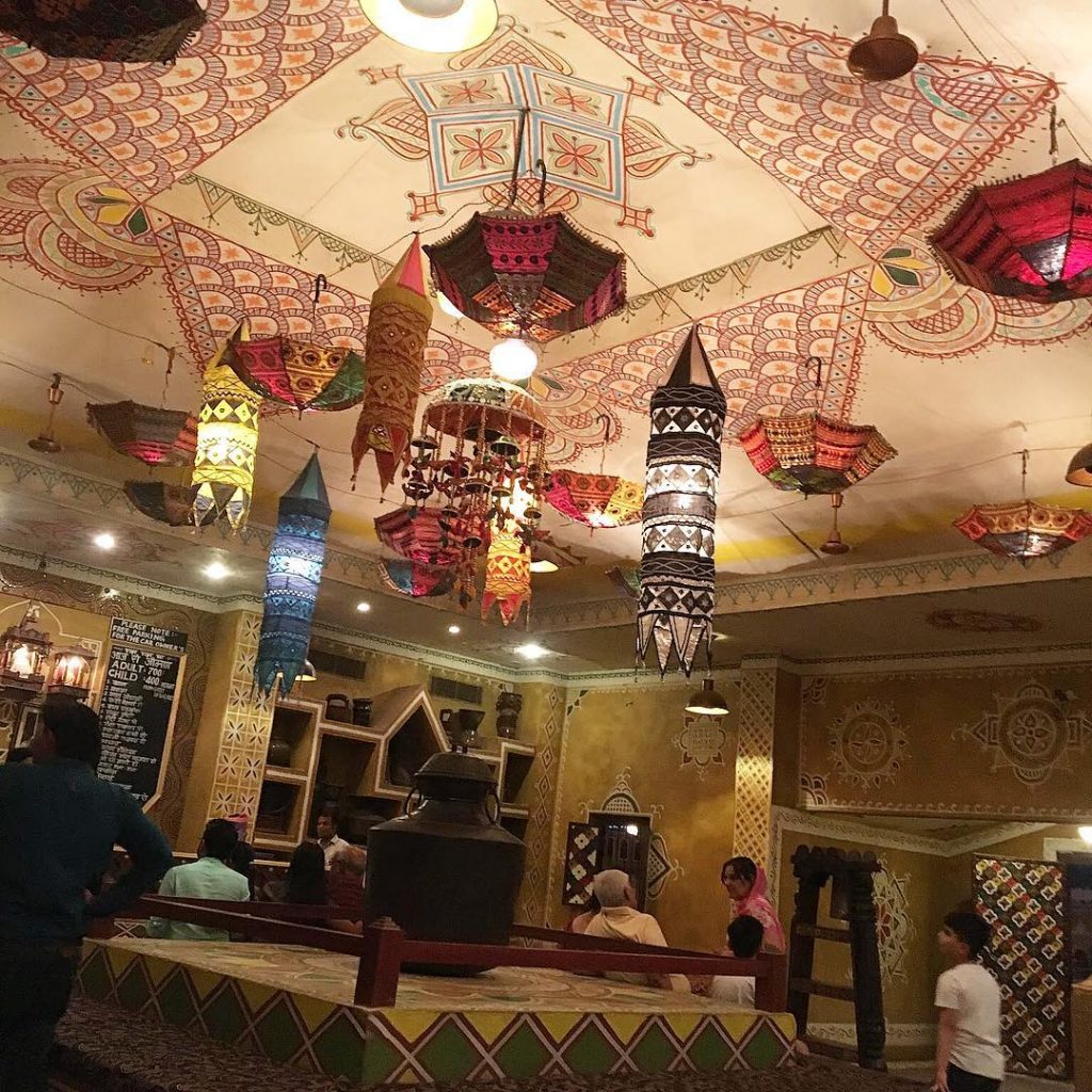 #textileofindia #indiancraft #mandana #rajasthan #chokhi #chokhidhanijaipur #rajasthaniumbrella #decor #decorindia #resort Chokhi Dhani is a&hellip;