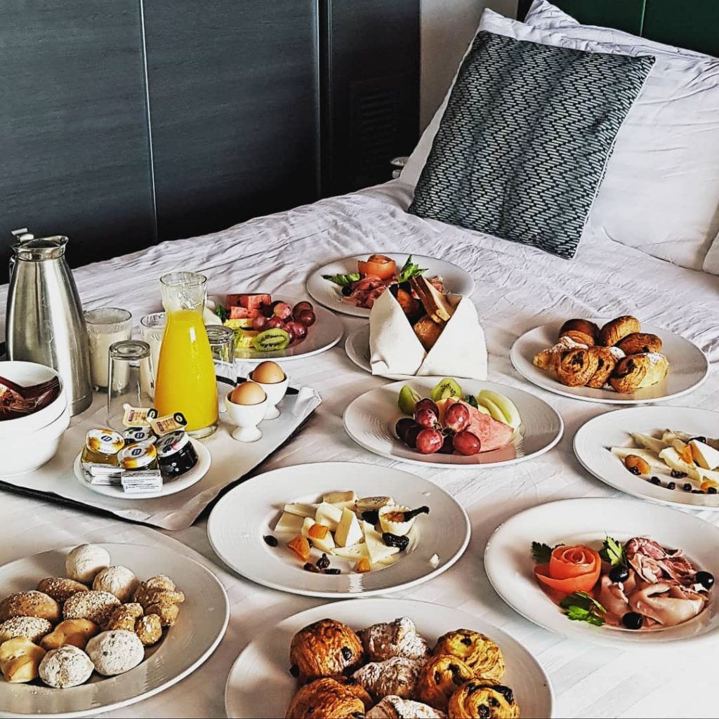 Frühstück ans Bett ist doch die beste Art in den Tag zu #urlaub #holiday&hellip;