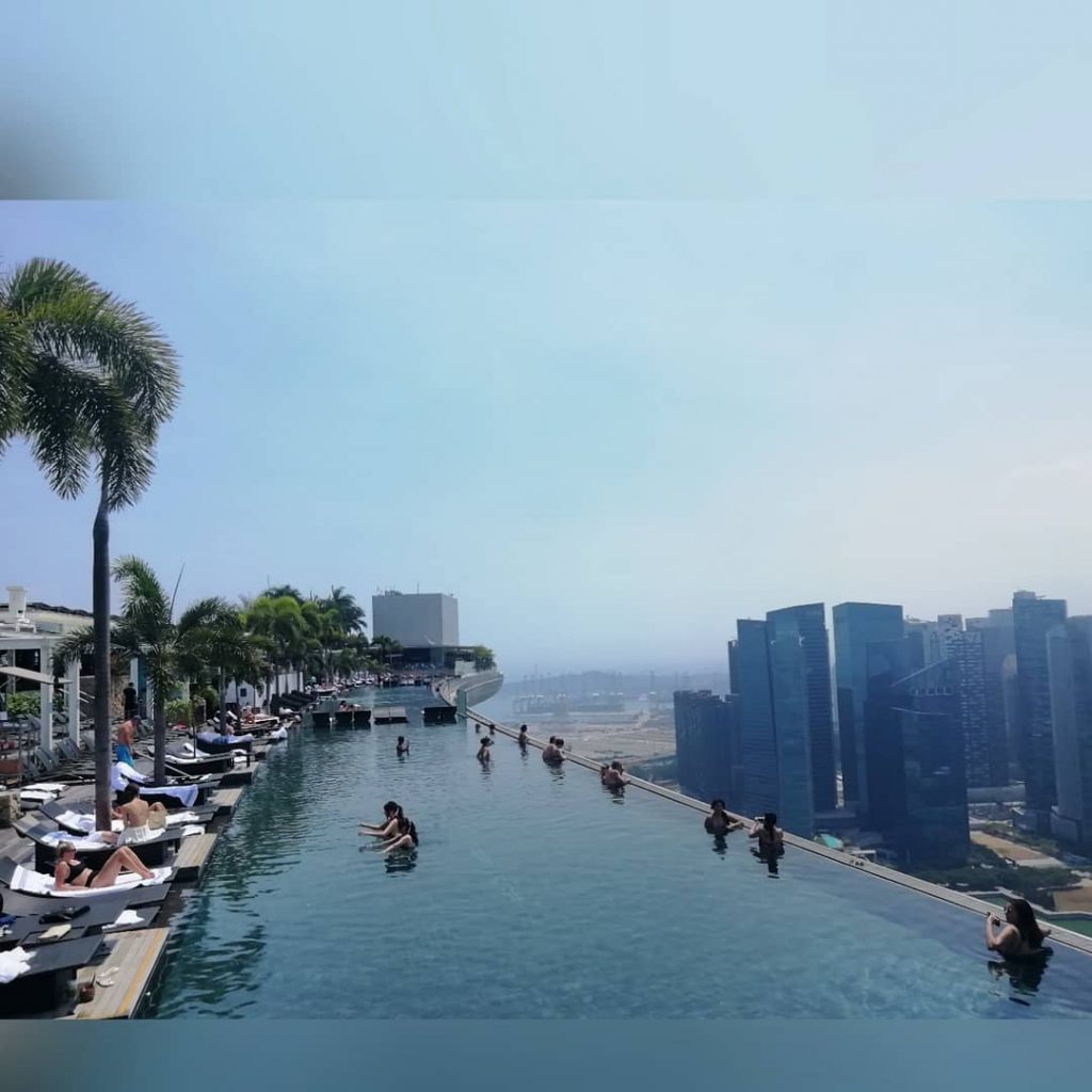 Say hello to Singapore. Even just been here one day, although walking from early&hellip;